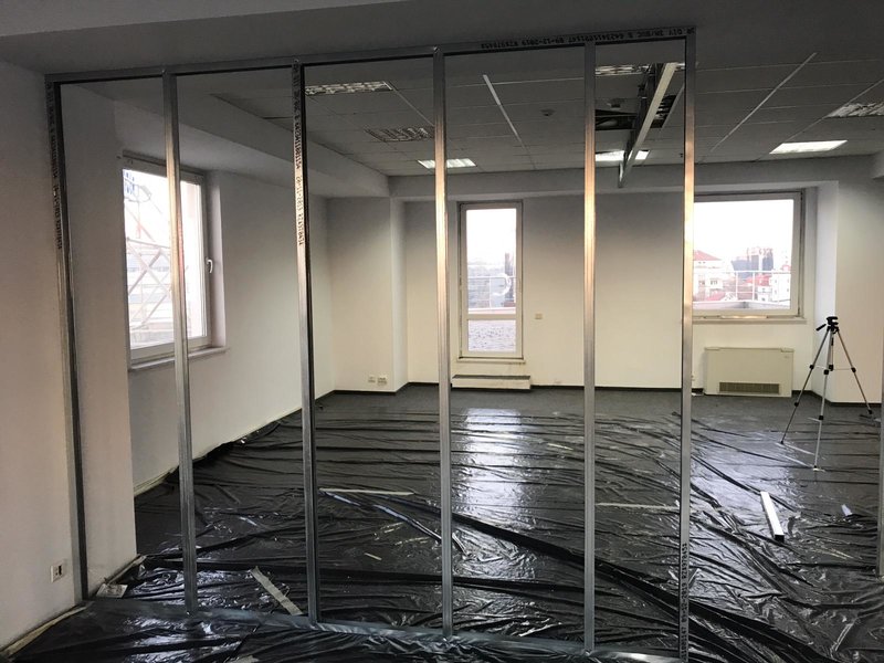 Amenajari interioare, instalatii, partitii sticla