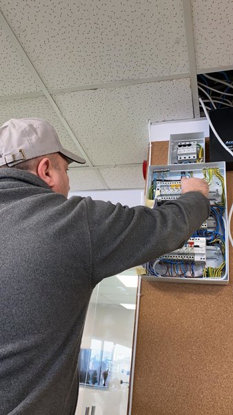 Amenajari interioare, instalatii, partitii sticla